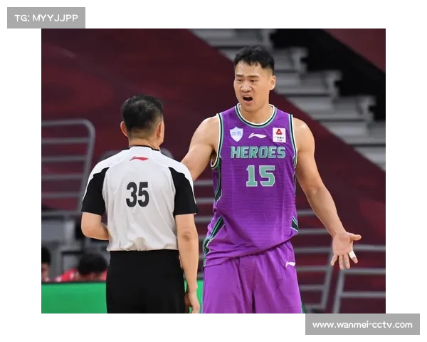 金蕙利、马君中场控制，经验老将稳局势